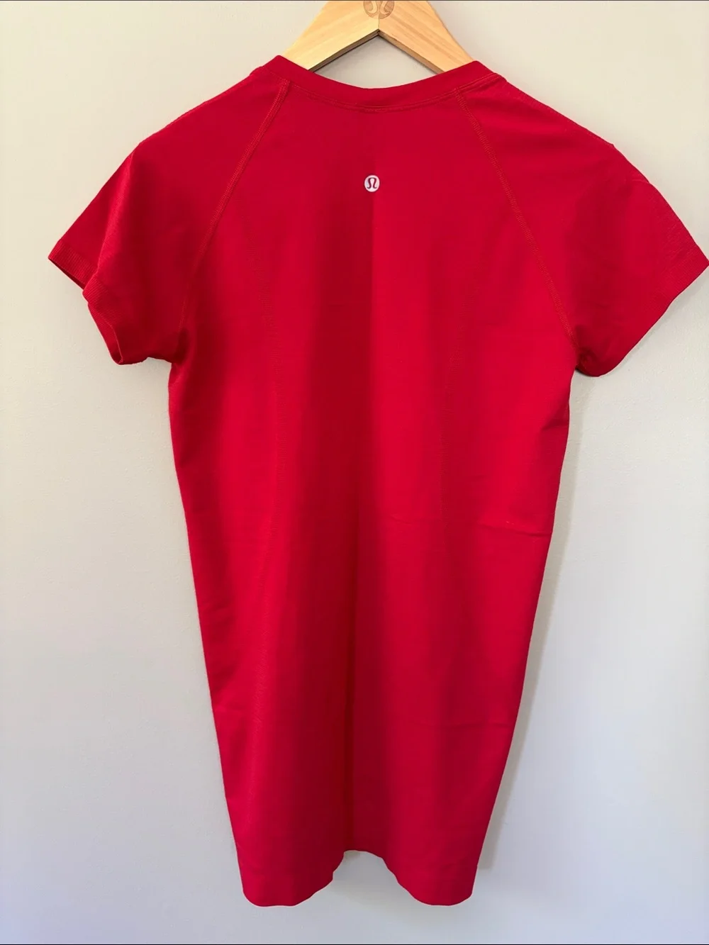 Lululemon Swiftly Tech SS Short Sleeve Tee Size 8 Red - Picture 2 of 7